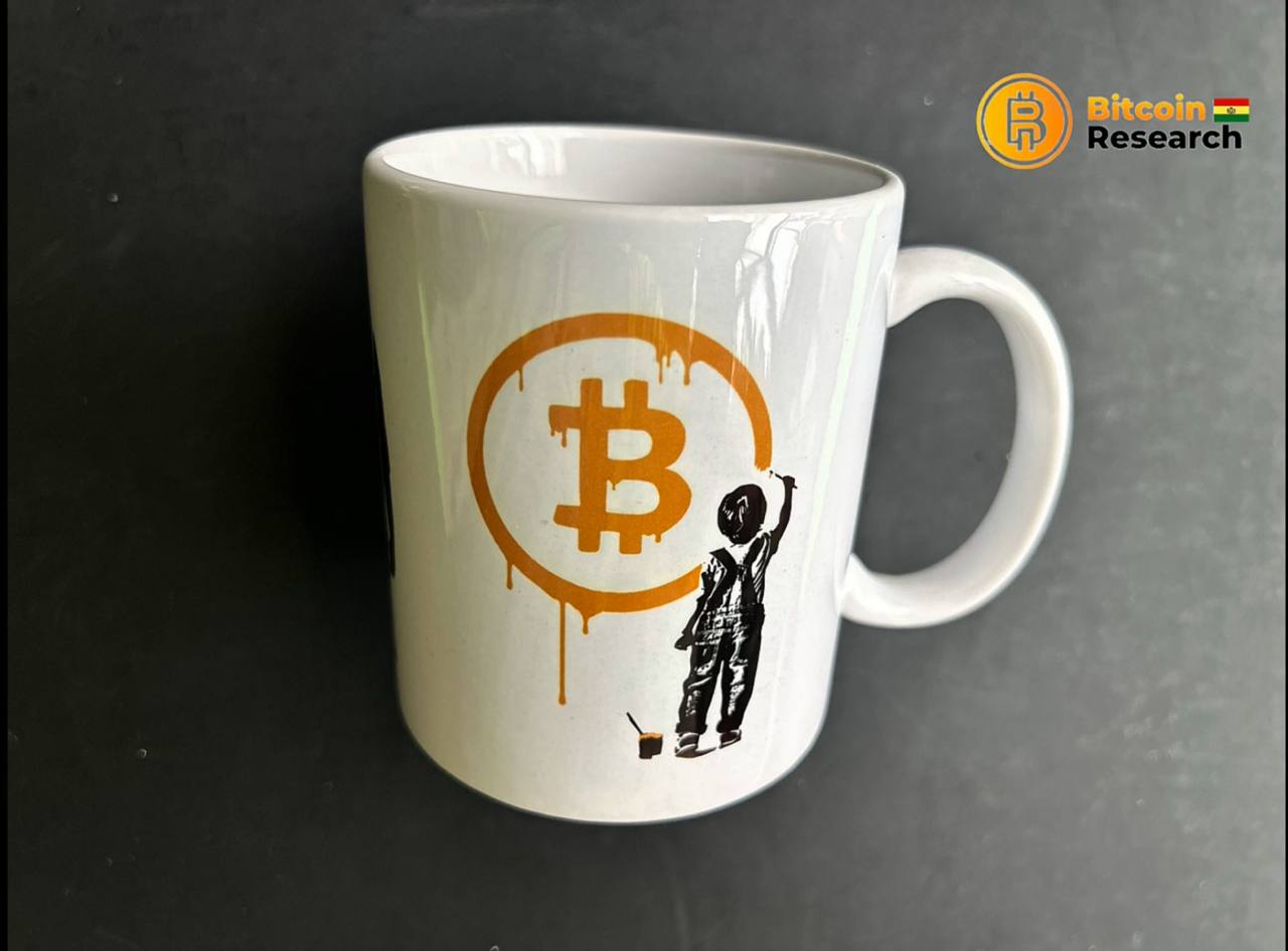 Tasa blanca con logo cyberart nino